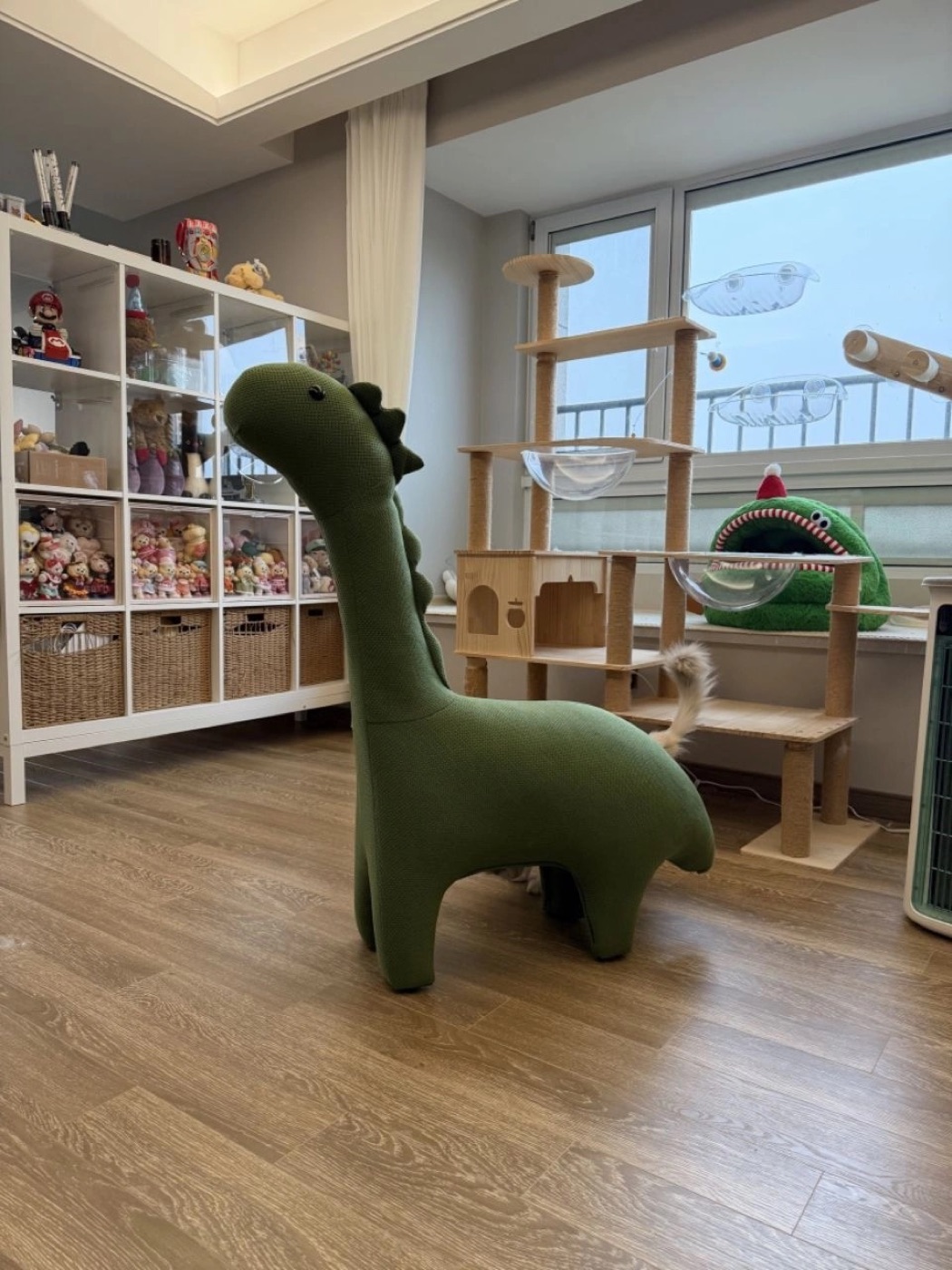 Giant Dinosaur Cat Tree & Bench Seat photo 7