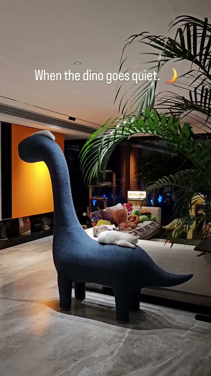Video: Dinosaur cat tree